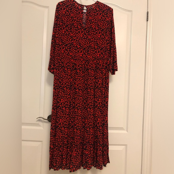 DEAL!!Red, black animal print flattering midi dress, XS - Picture 4 of 6